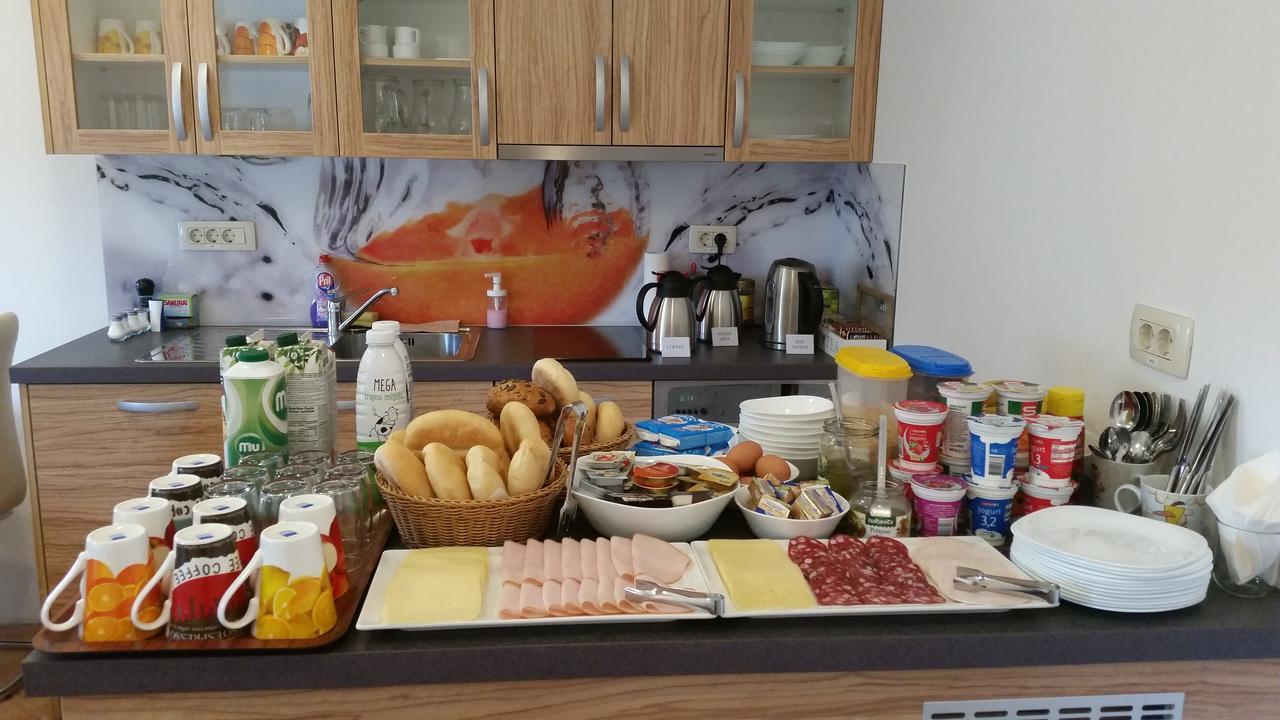 Nočitev z zajtrkom By The Way